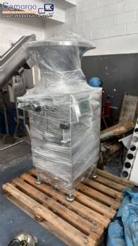 Embutideira � v�cuo em inox 2000 kg / h Vemag