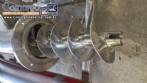 Rosca alimentadora transportadora helicoidal inclinada com silo receptor em inox Maqinox