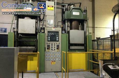 Prensa dupla hidr�ulica para vulcaniza��o de pe�as t�cnicas de borracha TUNG YU 350 toneladas