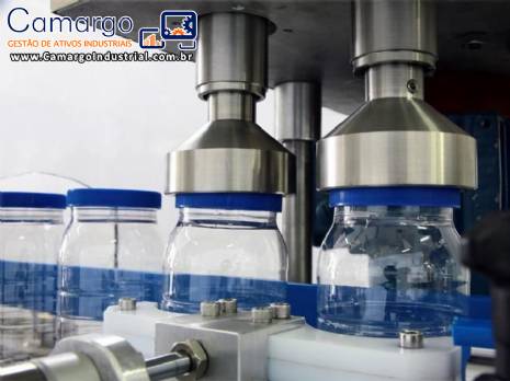 Envasadora para embalagens r�gidas