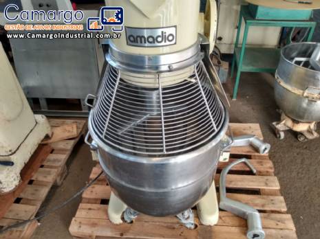 Batedeira planet�ria Am�dio 80 litros